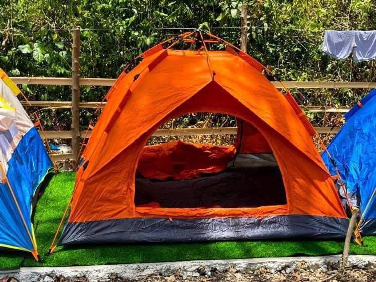 Campsarap Hostel & Resort Valencia  Bagian luar foto